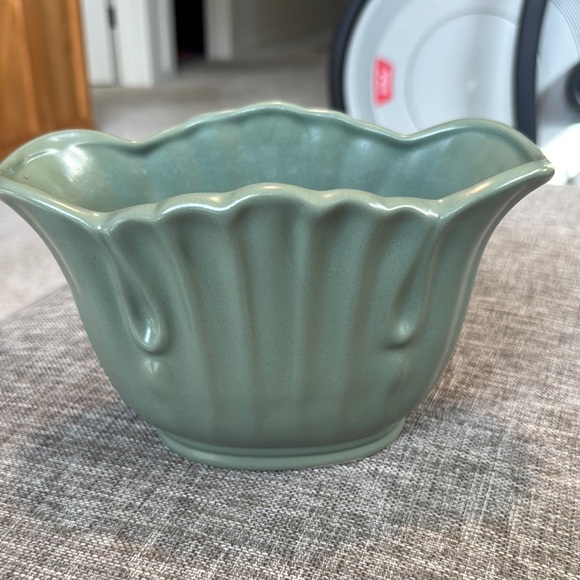Elegant Green Ceramic Vase - Picture 1 of 5